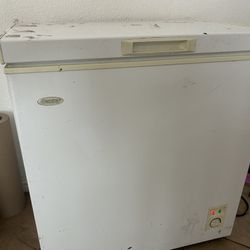 Freezer - 5 Cu Ft Danny Commercial Chest Freezer