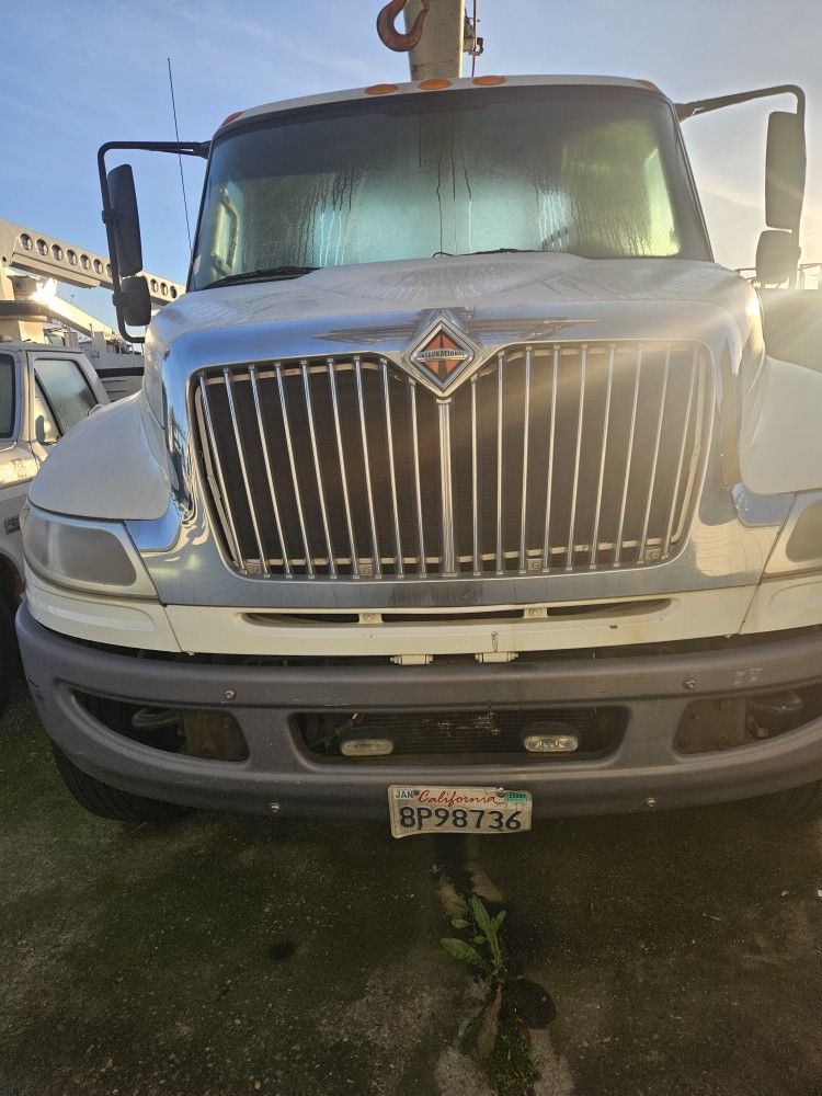 2010 INTERNATIONAL 4300 SBA 4X2