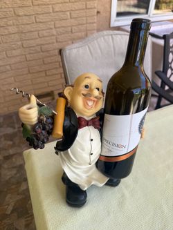 Wine bottle holder monument