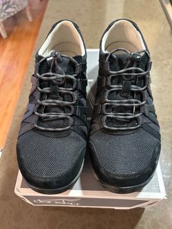 Dansko Henrietta wide suede in black