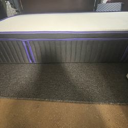 Nectar Hybrid Mattress – Twin XL – Excellent Condition!