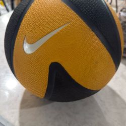 Nike Weight Ball 6 Lbs