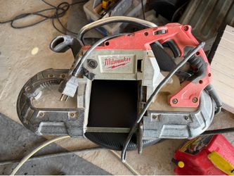 Milwaukee Bandsaw Corded 11amp Deep Cut-Come over so we can test it out-Selling cause it’s just in Storage-I’m 15 minutes from the Outlet Mall-Thanks 