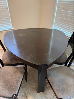 Kitchen / dining room table and chairs