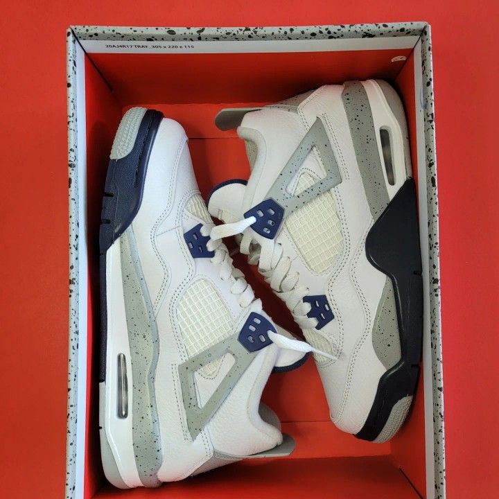 Jordan 4 Midnight Navy 
