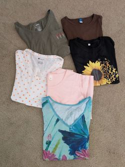 Lot of 6 Short Sleeve T-shirts Womens Size M & L~ Most Are New~Price Includes All 6 Shirts