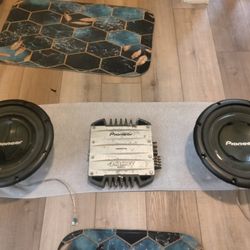 2- 12'' Pioneer Speakers And Pioneer 400W Mosfet Amp