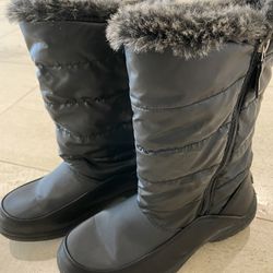 Snow Boots. London Fog. Size 7