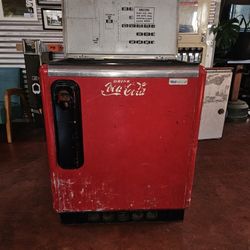 Vintage Coke Cola Machine