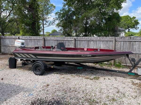 Bass Boat With 115hp Johnson 