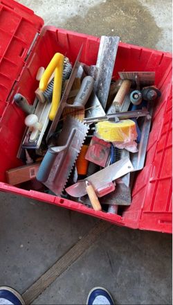 Bin of concrete finishing tools