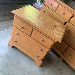 Small Dresser / Bedside Table 