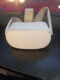 2 oculus headsets, 1 working one not, couldn't find the 4th controller, I know I have it tho