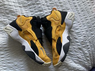 Black & Yellow Nikes 💛🖤 Size 6.5 Y