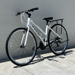Fuji Absolute Hybrid Bike 700 Wheels 