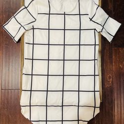 Pat Pat Women’s Medium Size 4 White & Black Large Checkered 32” Short Sleeve Top/Dress; 100% Polyester; White Body & Black Thin, Large Square Borders