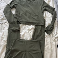 Aritzia activewear set top size 8 bottoms size L