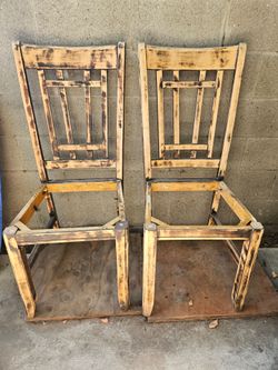 $24 por  las  4 sillas  MADERA