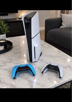 Ps5 slim disc 1TB/3 Controllers