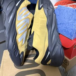 Yeezy 700 MNVN