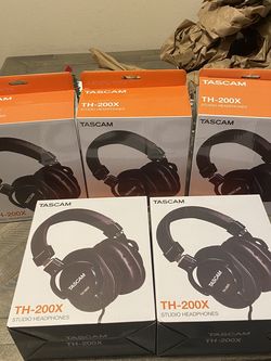 Headphones Tascam Studio TH-200x