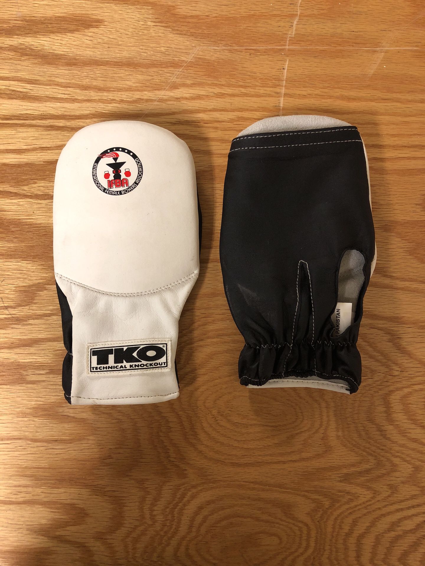 IFBA Boxing / MMA gloves