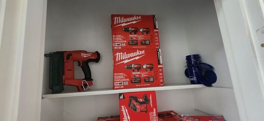 Milwaukee drill kit m18