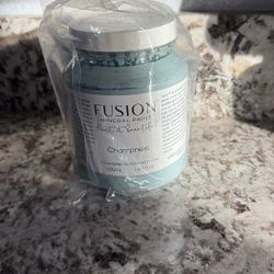NEW - Unopened Fusion Paint ( Champness ) 