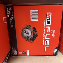 Milwaukee M18 FUEL 18V Lithium-Ion Brushless Cordless 6-1/2 in. Circular Saw (Tool-Only)