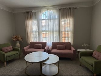 Chairs & coffee table