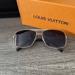 Louis Vuitton Aviator Sunglasses With Logo On Temples