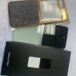 Samsung Galaxy Flip 5 256GB Unlocked LOWEST WHOLESALE PRICES UP TO 3 MONTHS STORE WARRANTY 