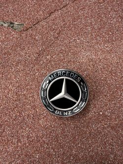 Mercedes W204 Hood Emblem
