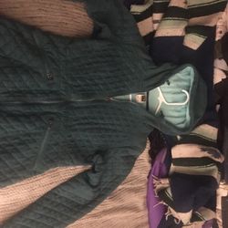 Lnew The north face zip up jacket hood size medium very nice only $50 firm