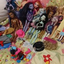 Monster High Dolls Lots Of Clothes And A Few Barbies