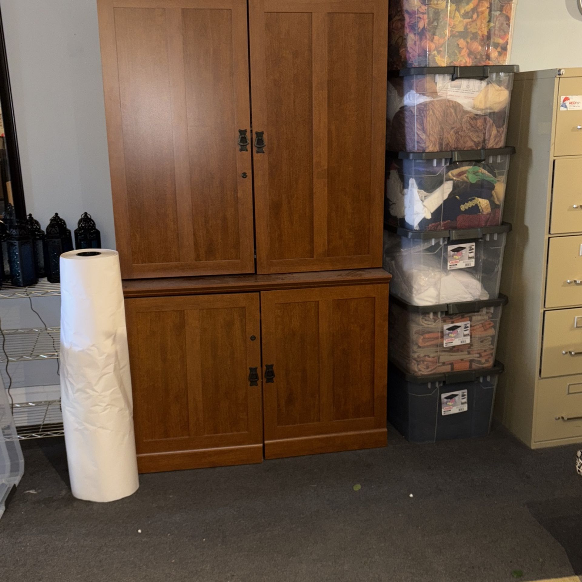 Huge Storage/ Convertible Desk Space