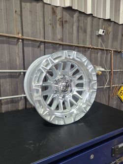 17 inch silver fuel rim