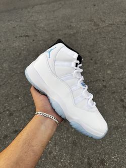 JORDAN 11 LEGEND BLUE SIZE 9
