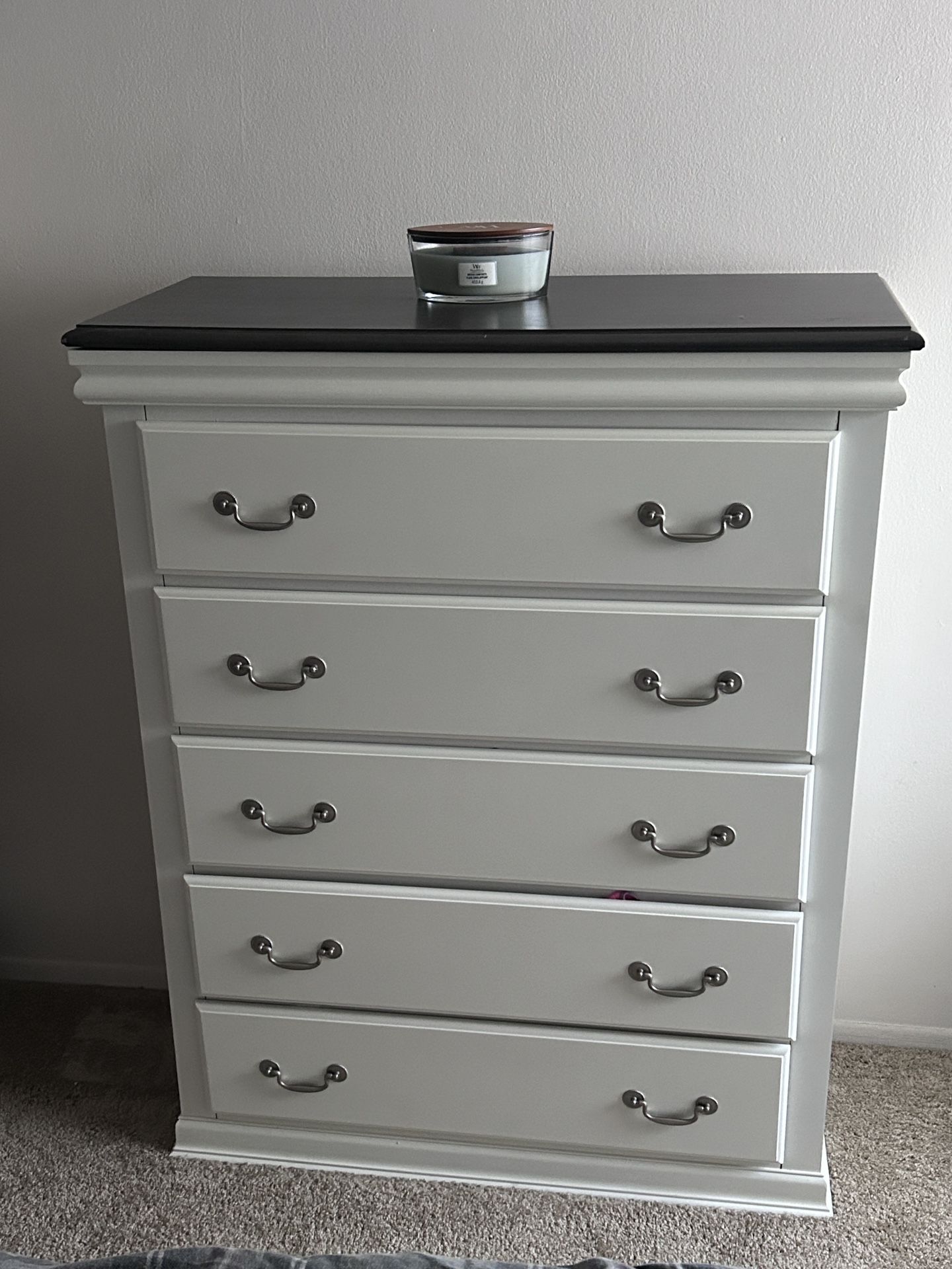 White 5-Drawer Dresser – Great Condition!