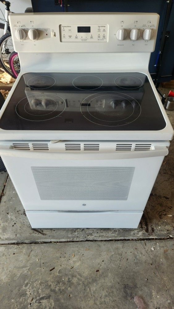GE 30 inch Electric Range and Rangehood