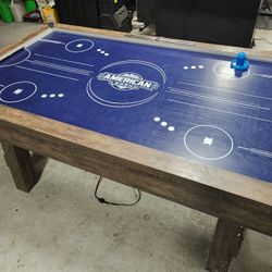 Air hockey table