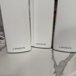 Linksys Router And 2 Extender 