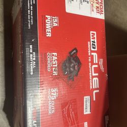 Milwaukee M18 FUEL 18 V 6 amps 7-1/4 in. Cordless Brushless Circular Saw Kit