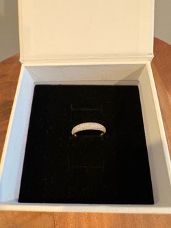 Mejuri. PAVÉ DIAMOND THIN DÔME RING