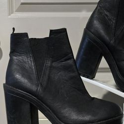 Chunky Heel Leather Boot Size 9