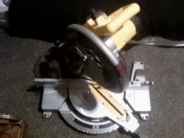 DeWalt Dual Sliding Miter