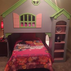 Dollhouse Bunkbeds In Excellent Condition