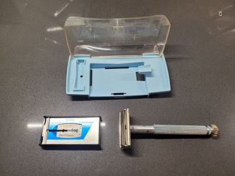 vintage Gillette "Lady Gillette" Blue Starburst safety razor