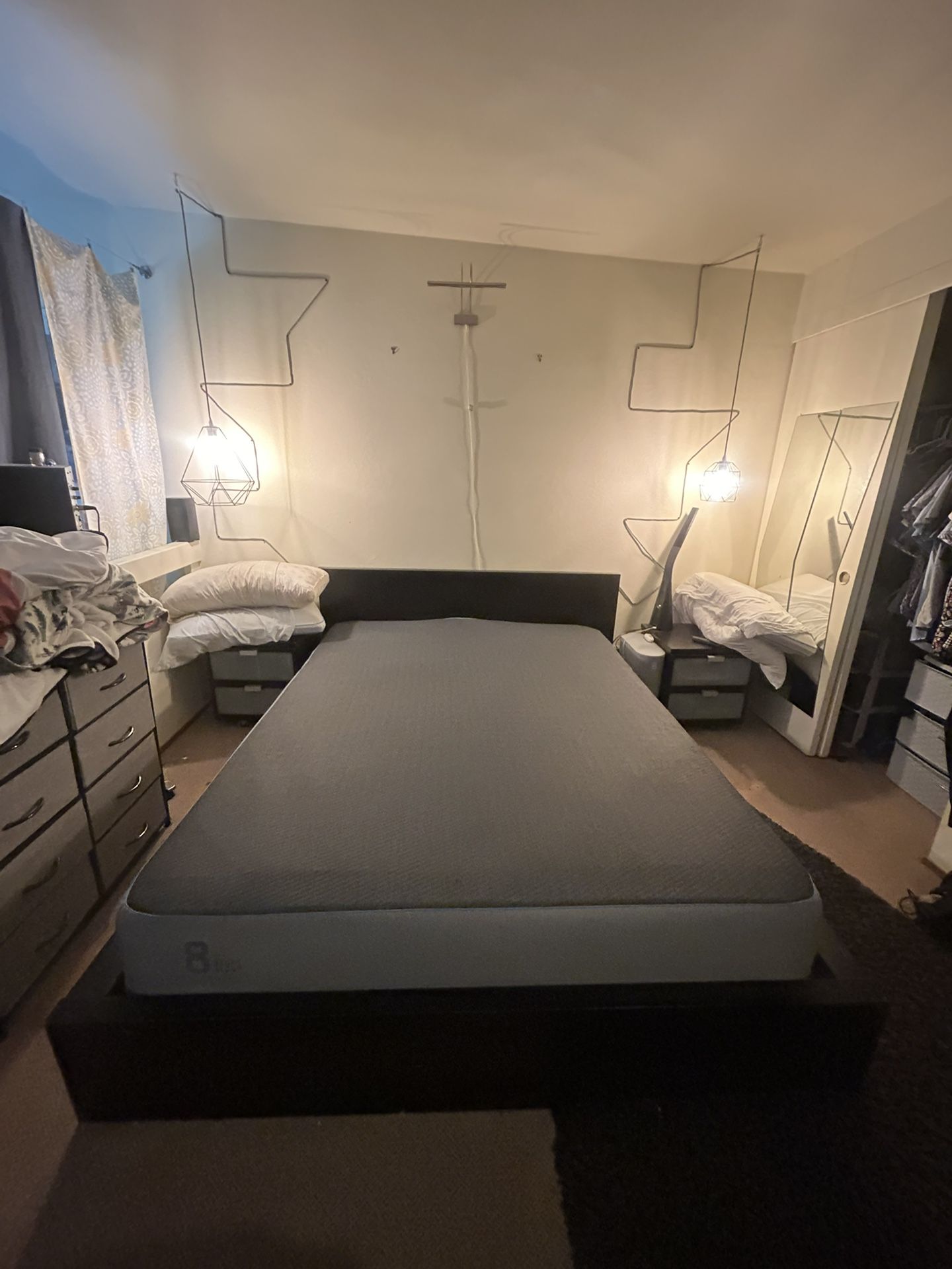 Eight Sleep Pod Queen Mattress w/hub to Adjust Temperature