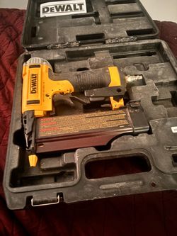 DeWalt Pneumatic Finish Nailer with Case